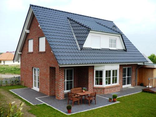 Строительство дома из кирпича.