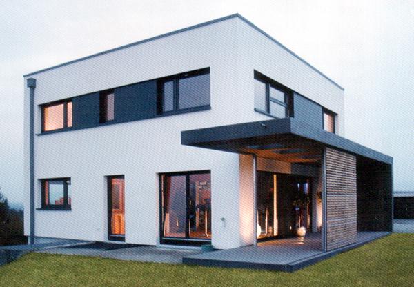 Фото домов построенных из бетонных панелей. 