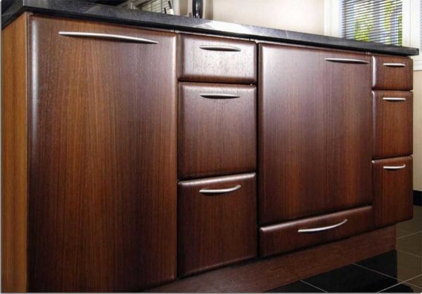 Такие плавные линии можно сделать только с использованием дерева или МДФ