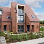 Некоторое смешение стилей налицо, но дом интересный