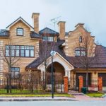 Без эркеров, но с надстройками