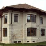 При таком многообразии форм кровля просто не может быть простой