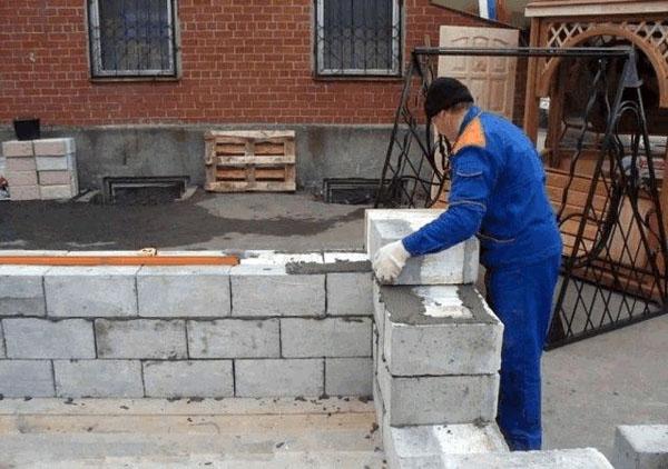 Закладка стен газосиликатными блоками