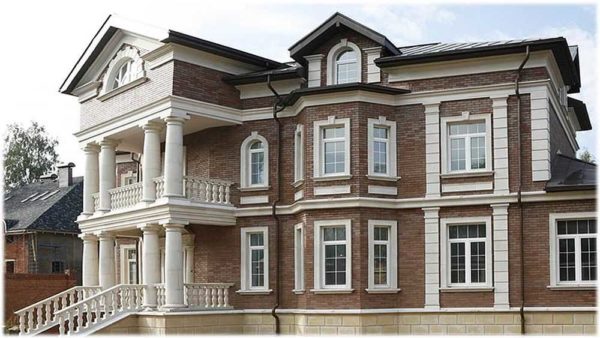 Основные недостатки — высокая цена и необходимость утепления или широченные стены