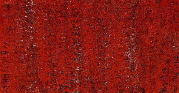 Поверхность сатинированного керамогранита очень необычна