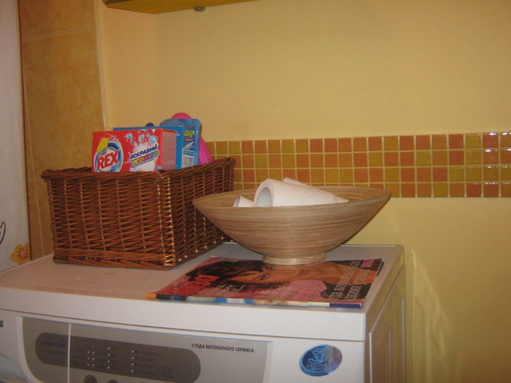 Корзинка на стиральной машинке