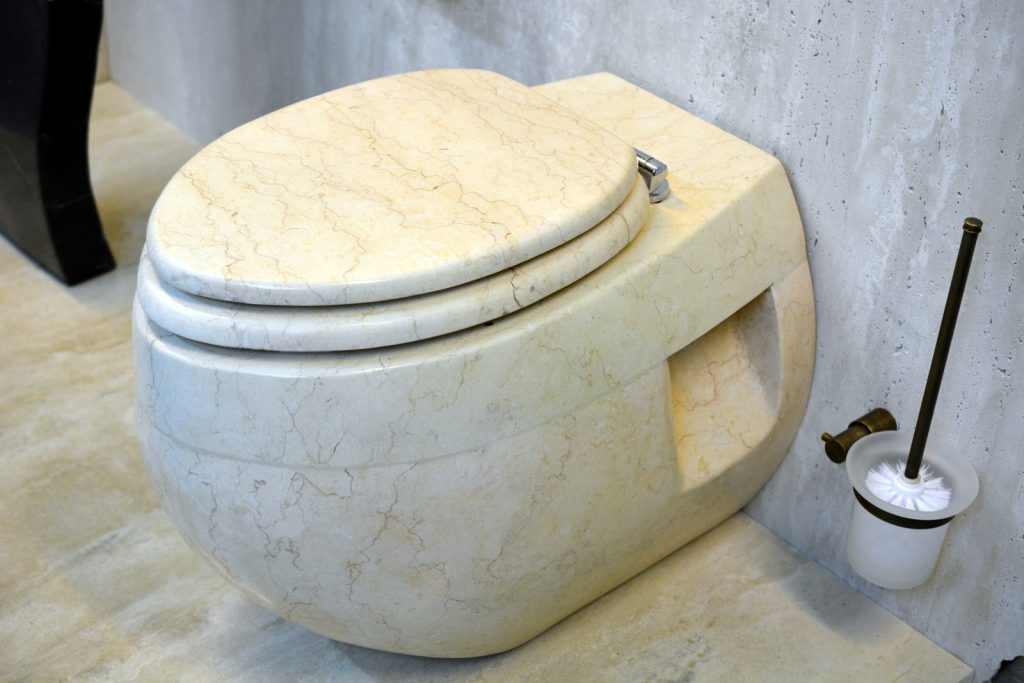 Унитаз из камня